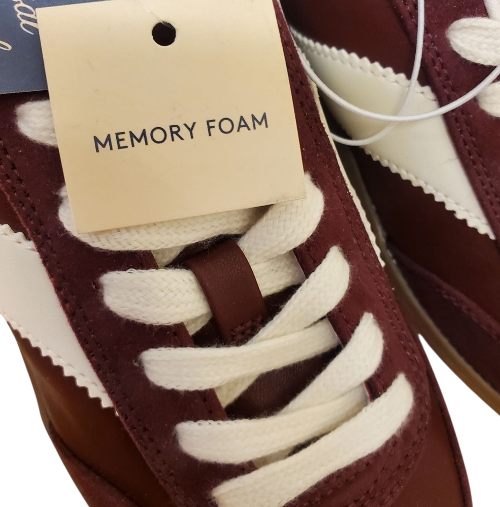 Universal Thread Womens Burgundy White Casual Sneakers Memory Foam Size 8 - Picture 8 of 10